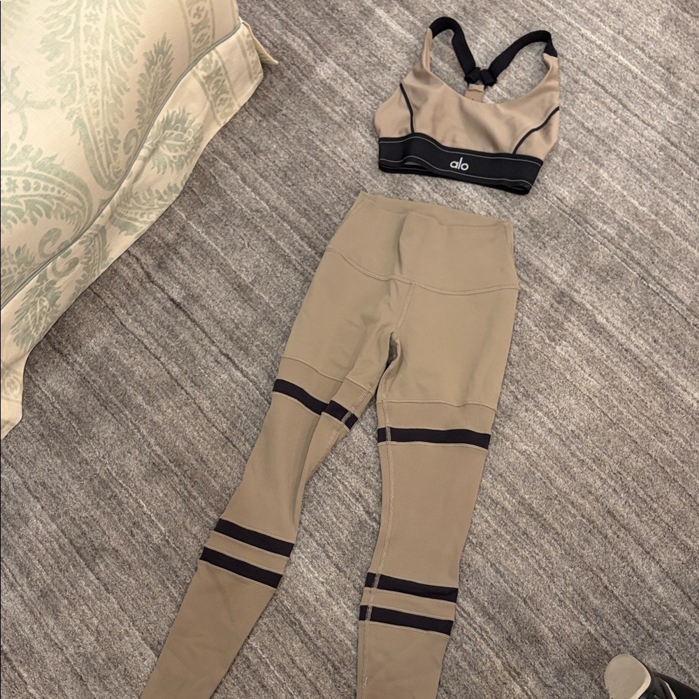 ALO Yoga Tan and Black Set